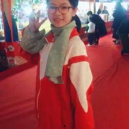 美女和阿姨吃瓜,美女与阿姨的瓜田奇遇记