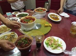 朋友聚餐吃瓜,欢乐时光里的趣味瞬间