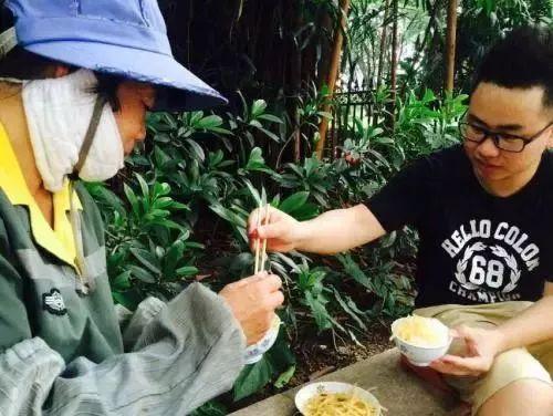 株洲小伙吃瓜视频,揭秘街头美食新风尚