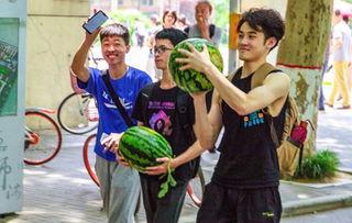 校吃瓜视频,校吃瓜视频揭秘校园生活幕后趣闻